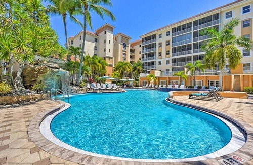 Pelican Bay Condo | Regatta at Vanderbilt, upscale condo - 8 min walk to the beach! Great Bay views!