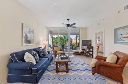 Vanderbilt Beach Condo | Regatta Resort, Vanderbilt Beach, Naples, 6 minute walk to beach