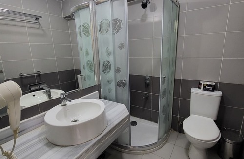Al Duqqi Hotel | Regency Hotel