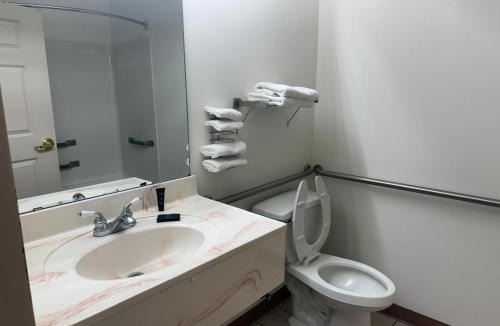 Milton Hotel | Regency Inn & Suites