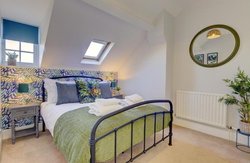 Leamington Spa Apartment | Regency Nest by Spa Town Property - Stylish 3 Bedroom Apartment on 2 Floors, Central Leamington Spa