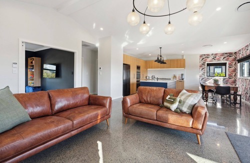 Martinborough House | Regent Sanctuary - Martinborough Holiday Home