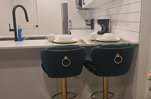 Southwest Edmonton House | Reignare suites