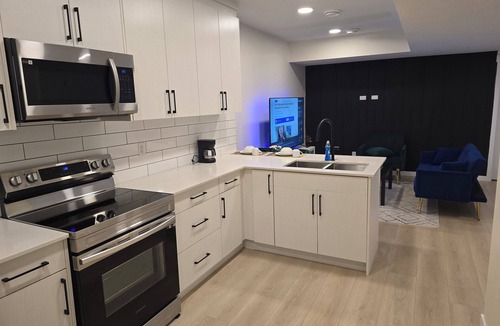 Southwest Edmonton House | Reignare suites