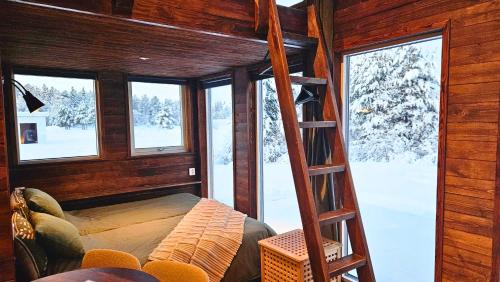 Jukkasjarvi Villa | Reindeer Riverfront Aurora lodge