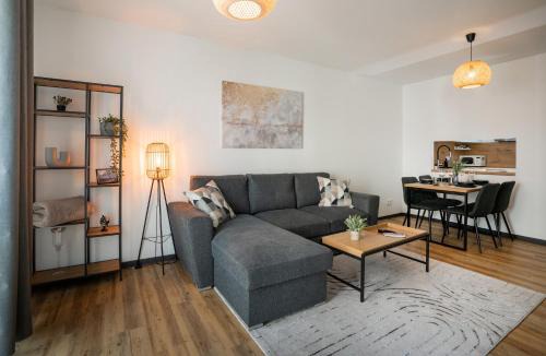 Bad Hersfeld Apartment | REITZ - Apartment I Zentrale Lage I Stellplatz I 55qm I 2 Zimmer I Küche I Bad I Terrasse