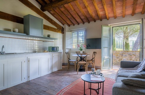 Tavarnelle Val di Pesa Villa | Relais Badia a Passignano - Trebbiano Apartment