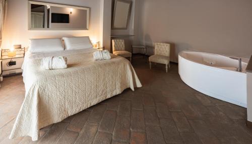 La Cassa Hotel | Relais Bella Rosina Pool & Spa