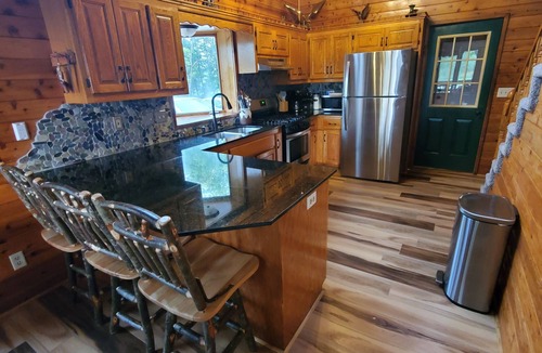 Grandy Cabin | Relax and Enjoy fishing and wildlife on Goose lake