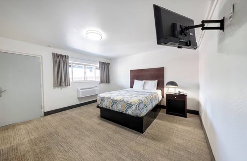 Hollywood District Hotel | Relax and Explore from Ideal Budget Room in Portland