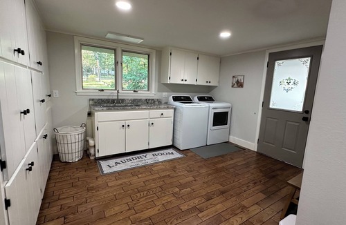 Edgemont House | Relax and Refresh right on the lake!