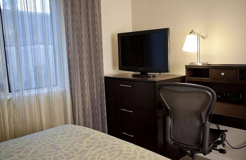 San Bruno Hotel | Relax and Unwind! 2 Spacious Units, Free Breakfast, Outdoor Pool, Pet-friendly!