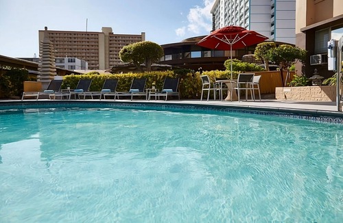 Ala Moana House | Relax and Unwind! 4 Beautiful Units, Pet-Friendly Property, Onsite Pool