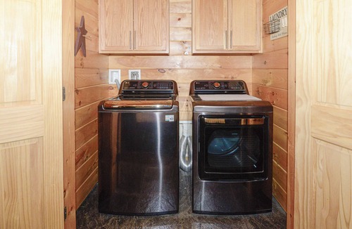 Harrison Cabin | Relax and Unwind at our Cozy Cabin with Pergola and Fire Pit