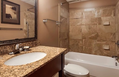 South Loop House | Relax and Unwind: Indoor Pool and Water Park - Close to Mall of America