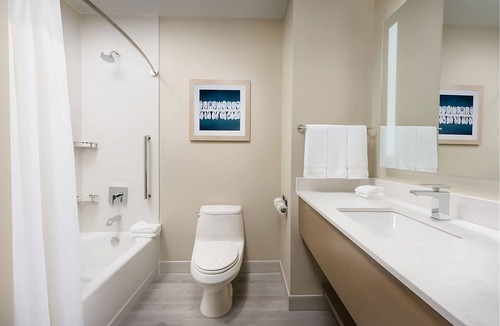 Marathon Hotel | Relax and Unwind! Outdoor Pool, Free Breakfast, Pets Are Welcome!