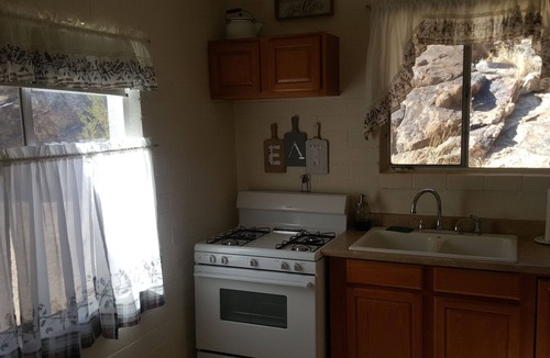 Lucerne Valley Cottage | Relax and unwind at the Sundowner Ranch