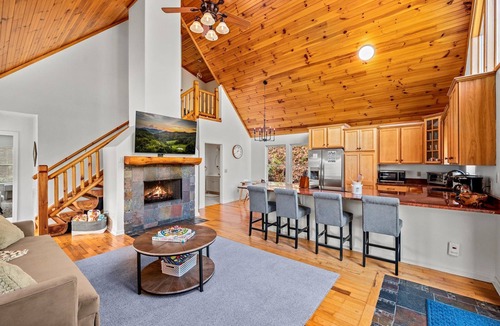 Maggie Valley Cabin | Relax at 4,000 ft: Hot Tub, Outdoor TV & Views