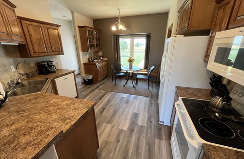 Pierre House | Relax at Spring Creek - Hunting, Fishing, and Fun at the Lake