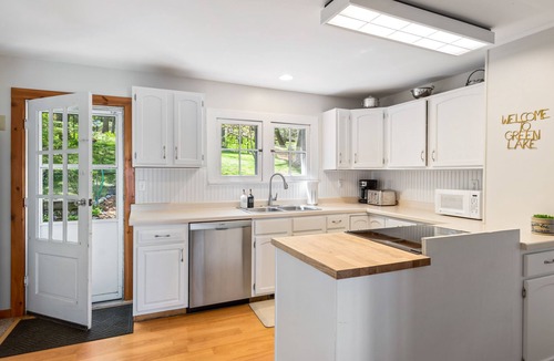 Markesan Cottage | Relax at this Hidden Treasure on the Shore of Green Lake WI