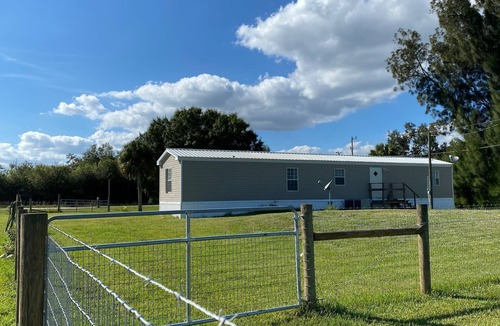 Lakeport House | Relax! Bring your boat and fish Lake Okeechobee!