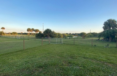 Lakeport House | Relax! Bring your boat and fish Lake Okeechobee!