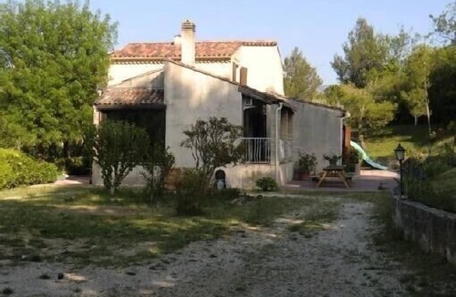 Roquevaire Villa | Relax by the pool and the sound of cicadas .