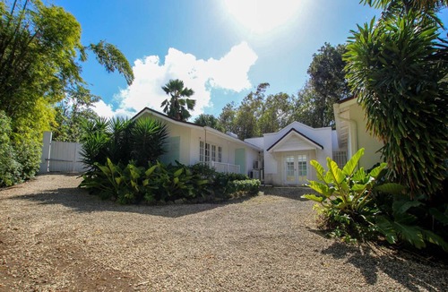 Bagatelle Terrace House | Relax by the pool, close to beach - Toad Hall