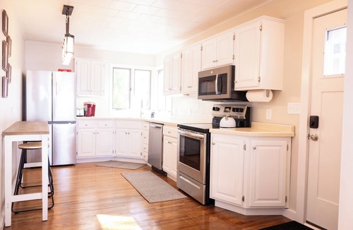 Spicer Cabin | Relax by the Waterfront at The Alvig House on Green Lake