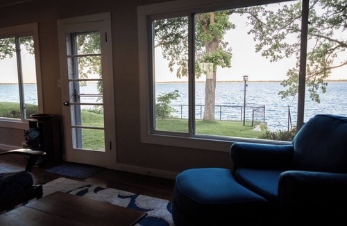 Spicer Cabin | Relax by the Waterfront at The Alvig House on Green Lake