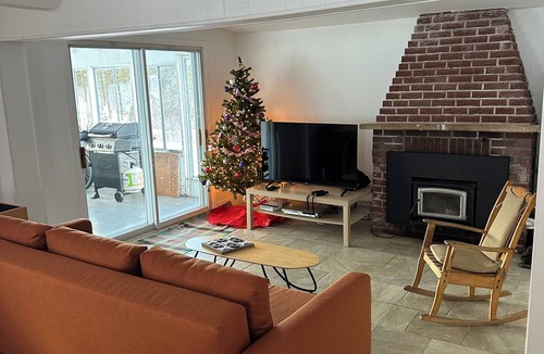 D'Autray Regional County Municipality Cottage | Relax with family and friends in this quiet 1880 cottage.