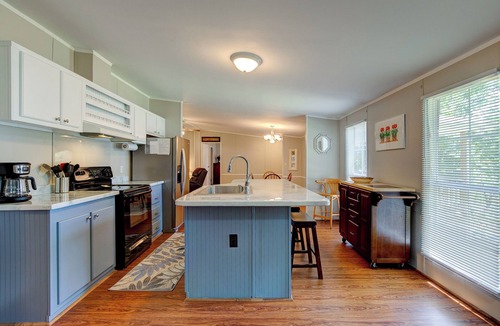 Ridgeway House | Relax & enjoy your morning coffee while overlooking beautiful Lake Wateree!