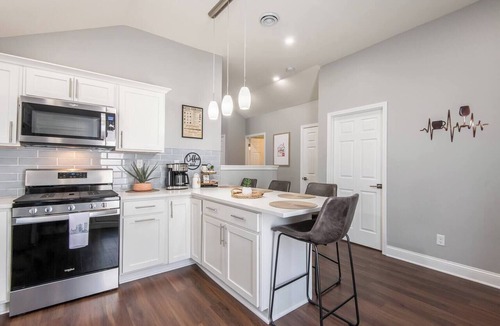 Lower East Side Apartment | Relax & Explore — Modern Milwaukee Escape