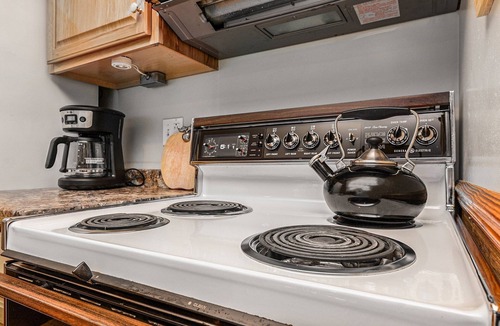 Kalkaska House | 🌅 Relax & Explore | Waterfront Crawford Lake Cottage - 4878