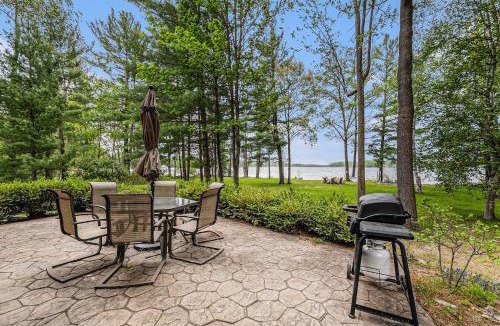 Kalkaska House | Relax Explore Waterfront Crawford Lake Cottage - 4878