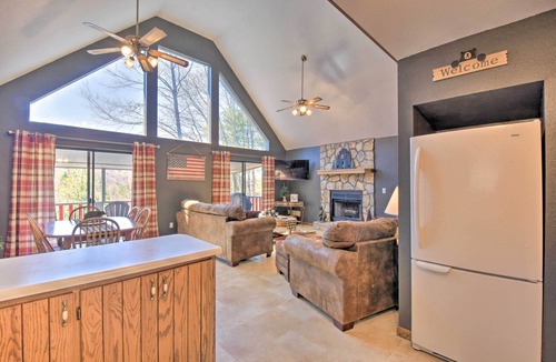 Upper Peachtree Cabin | Relax Fireside: ‘HighBearNation Lodge’ Near Hiking