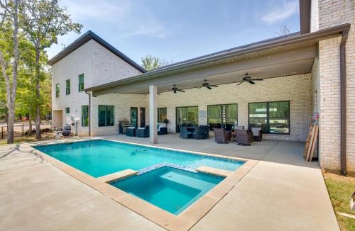Malakoff House | Relax Fireside! Waterfront Malakoff Home w/Pool