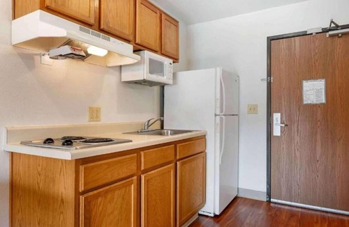 Sharonville Apartment | Relax Full Bed, Nsmk| Kitchen|Studio 6 Sharonville