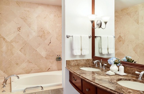 Irvington Hotel | Relax in a Balcony Room w/Water View – Ideal for Family Retreats |Seasonal Pool
