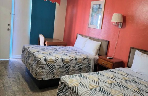 Ocala Hotel | Relax in a Comfortable Room 1 Mile to Downtown Ocala | 3 Units with Free Parking