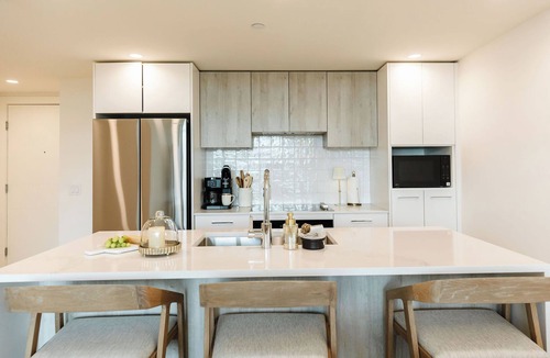 South Pandosy Condo | Relax in a modern 2 bedroom lakefront condo at Aqua Waterfront Village. You get lake views, stylish interiors, a pool, hot tub, gym, secure parking, plus quick access to wineries, cafés, trails & beaches. Perfect for a peaceful Kelowna getaway.