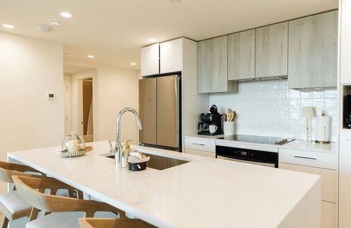 South Pandosy Condo | Relax in a modern 2 bedroom lakefront condo at Aqua Waterfront Village. You get lake views, stylish interiors, a pool, hot tub, gym, secure parking, plus quick access to wineries, cafés, trails & beaches. Perfect for a peaceful Kelowna getaway.