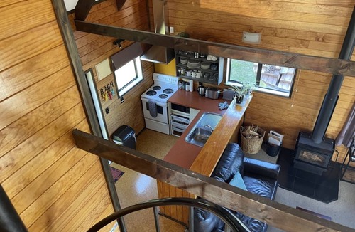 Two Mile Bay House | Relax in Hawai - The lake is right there