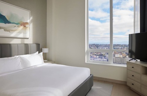 Belltown Hotel | Relax in Luxury: Modern Penthouse Oasis with Stunning Seattle City Views