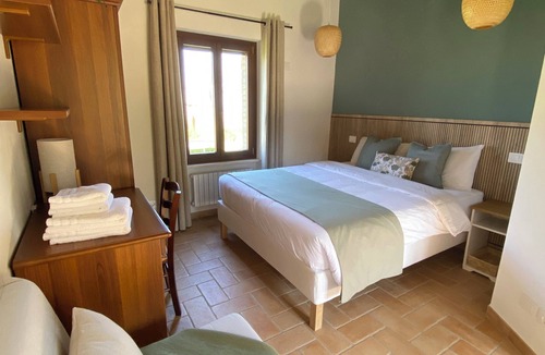 Cingoli House | Relax in our Bed & Breakfast between horses and olive trees.