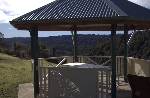 Waratah Cottage | Relax in privacy. Explore the beauty of Waratah, The Tarkine & Cradle Mountain.