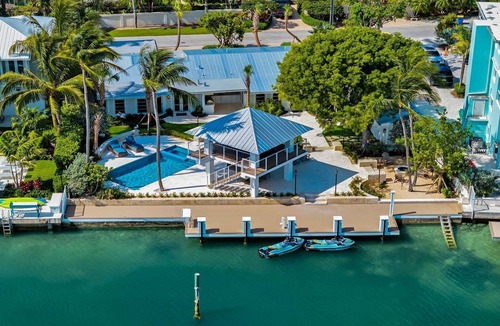 Toll Gate Shores House | Relax in Sunset Cottage, bayfront 4BR pool home retreat in picturesque Islamorada.