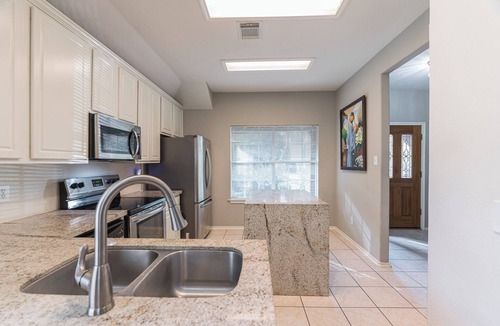 Alden Bridge House | Relax in this amazing house in the Woodlands, village of Alden Bridge.