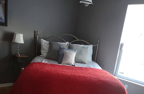 Logan Cottage | Relax in this beautiful, naturalist's retreat with WI-FI❤