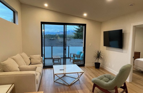 Cumberland House | Relax in this modern and clean 2-bedroom house. Close to everything Cumberland.